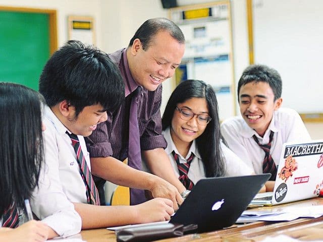 Guru Bukan Sekadar Pengajar, Tapi Pemantik Hidup